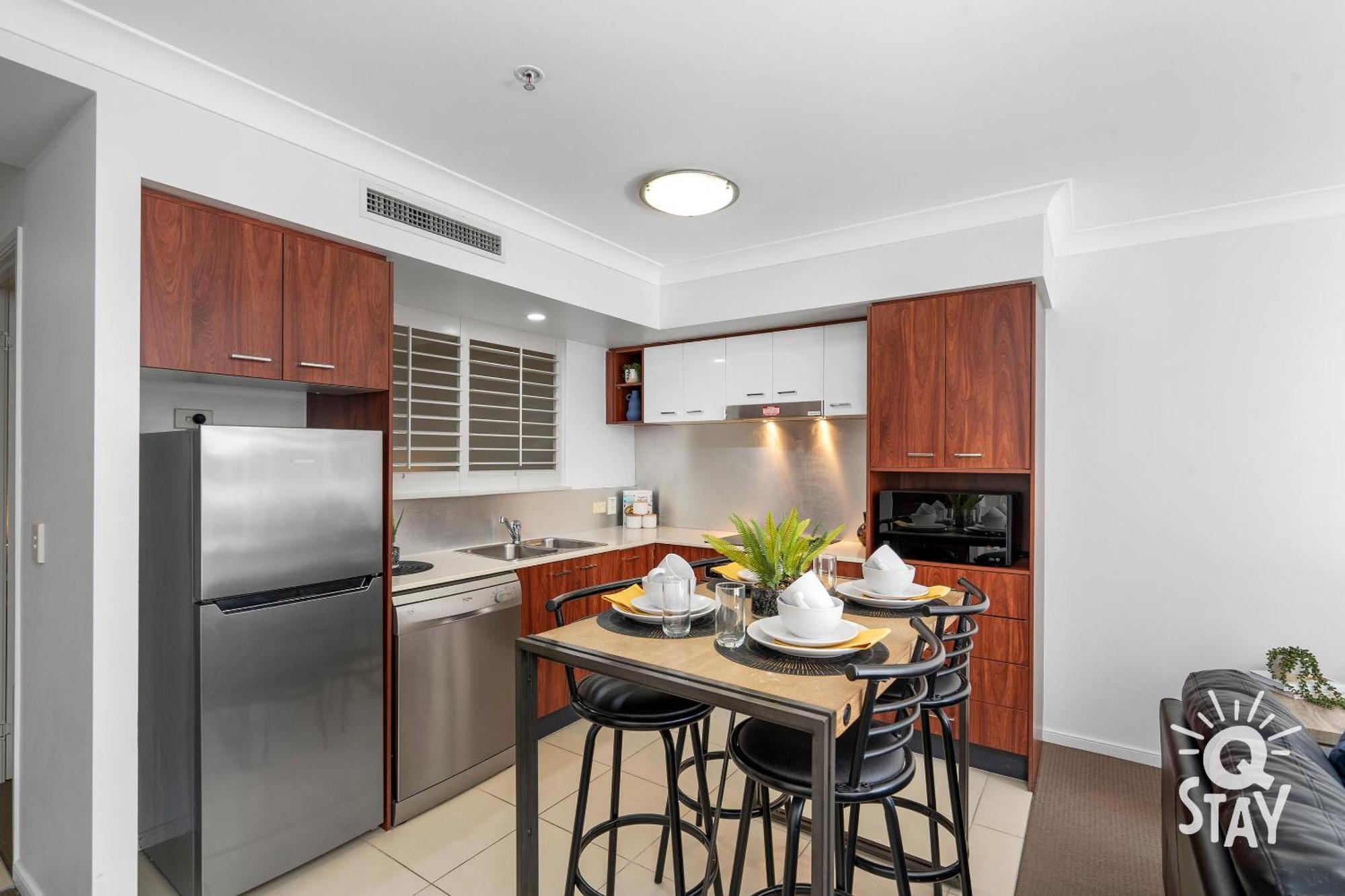 Chevron Renaissance Surfers Paradise Mid Week Madness Deal - Q Stay Gold Coast Exterior photo