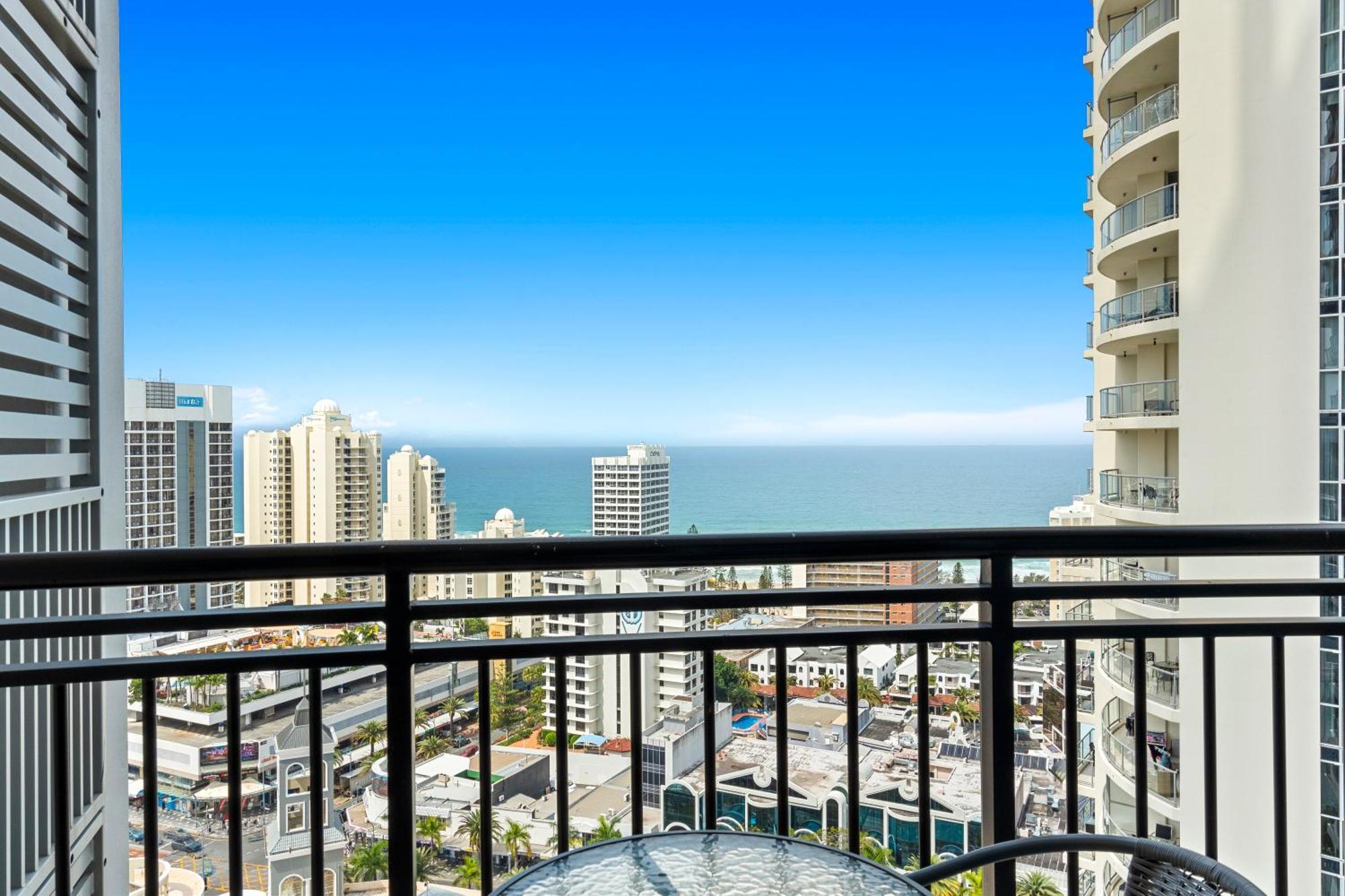 Chevron Renaissance Surfers Paradise Mid Week Madness Deal - Q Stay Gold Coast Exterior photo